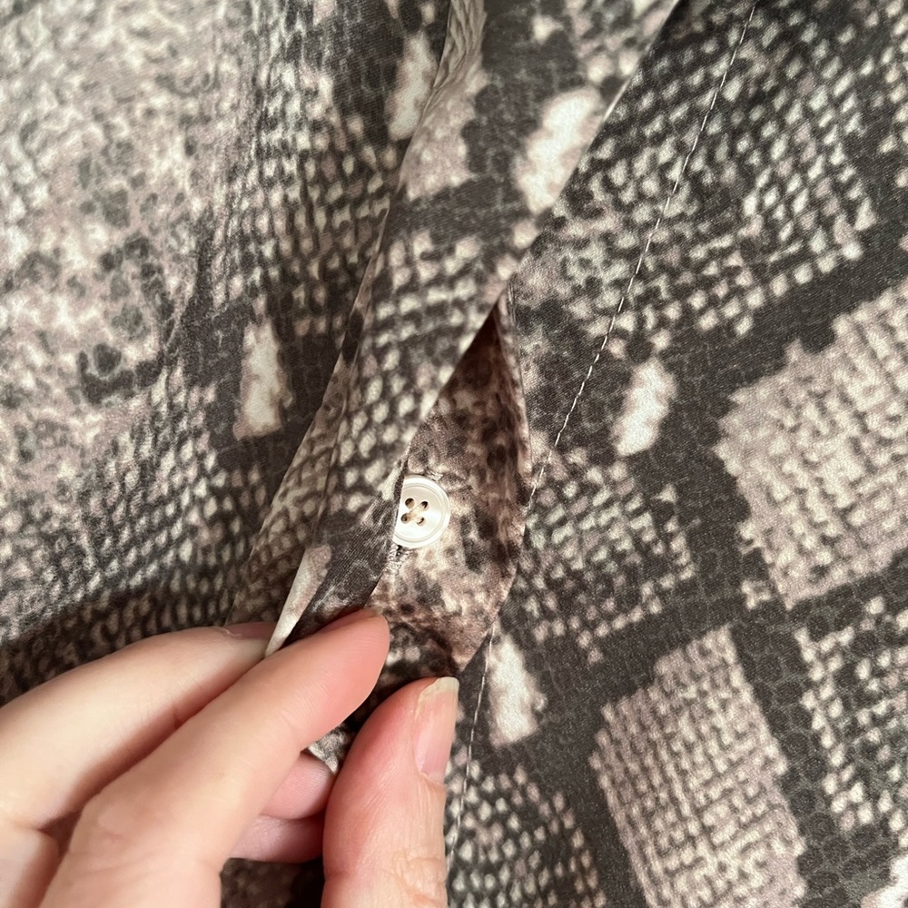 Stella and Dot Lady Boss Top snake print size small - Picture 6 of 10